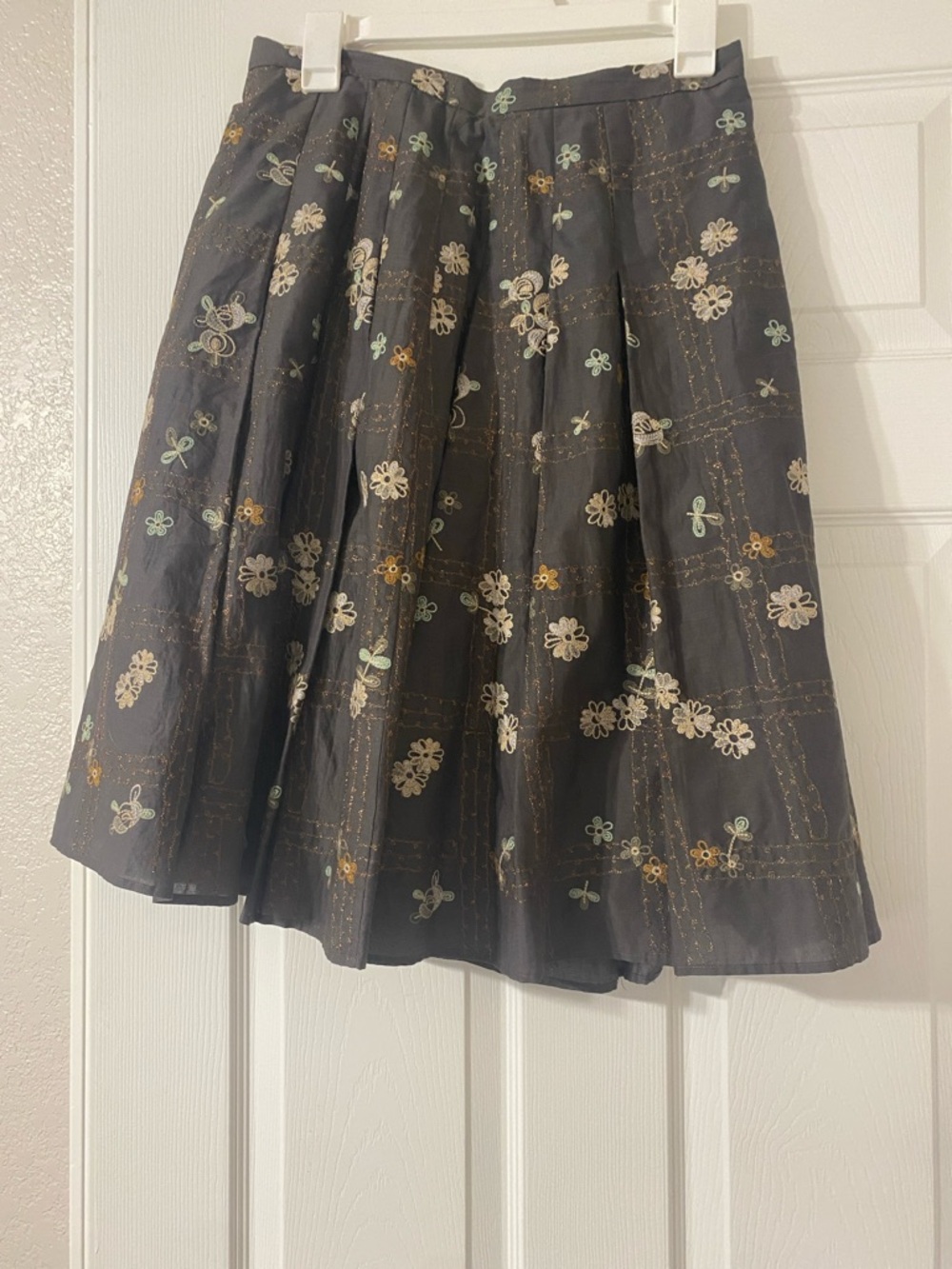 Anne Klein Gray Floral Embroidered Skirt Size 6 Knee Length 100% Cotton - Picture 4 of 5
